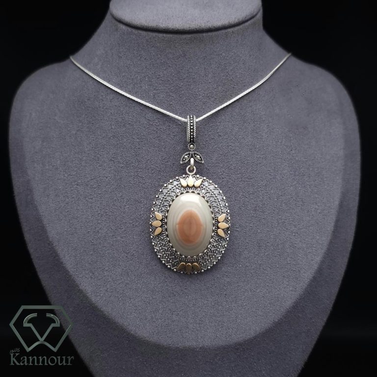 Women’s silver necklace with aqeeq stone