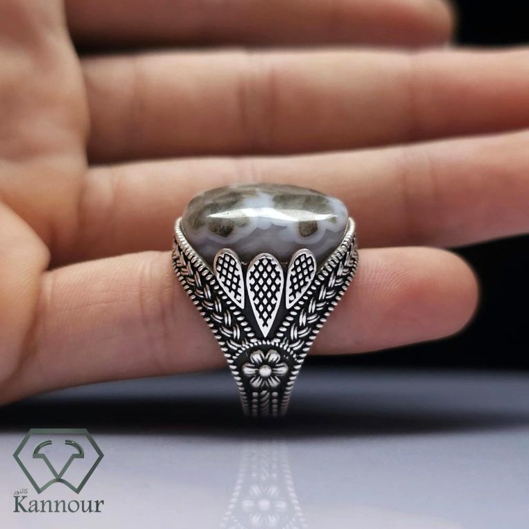 Men's Silver Ring With Rare Aqeeq Stone